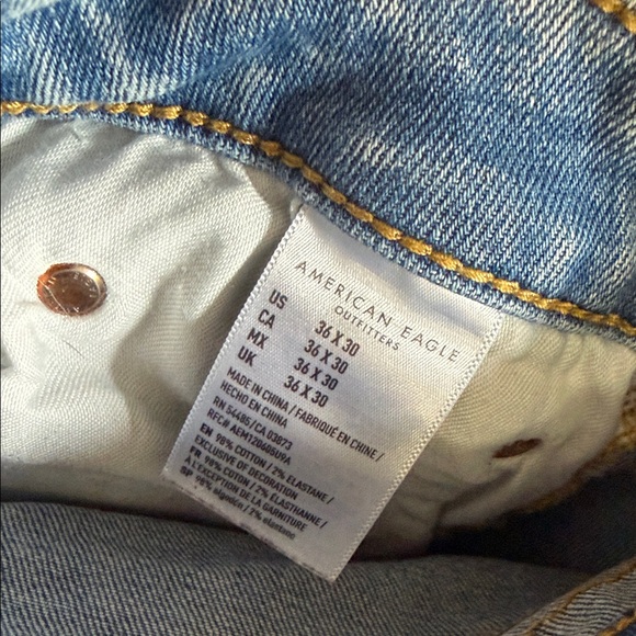 Men's Distressed Blue Jeans - Picture 8 of 9
